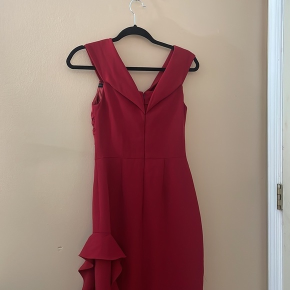 Shoshanna
Wells Gown - Picture 7 of 9